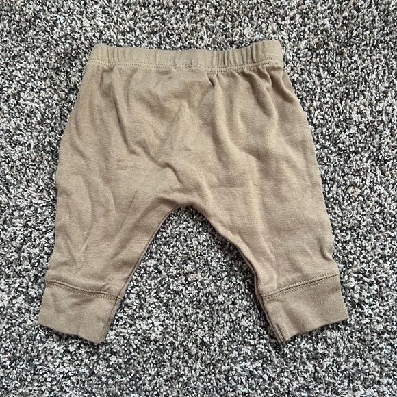5/$10-Carter’s Baby Boy Gender Neutral Tan Jogger Pants Size 3 months - Picture 3 of 3